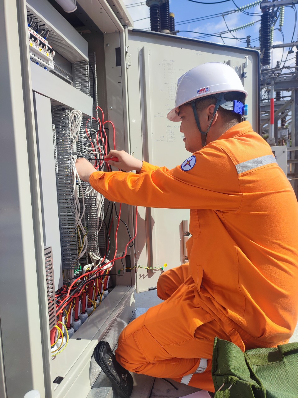  Xí nghiệp Xây lắp, sửa chữa và thí nghiệm điện nghiệm thu đóng điện MBA T3 trạm 110kV Minh Hải - Hưng Yên đưa vào vận hành an toàn